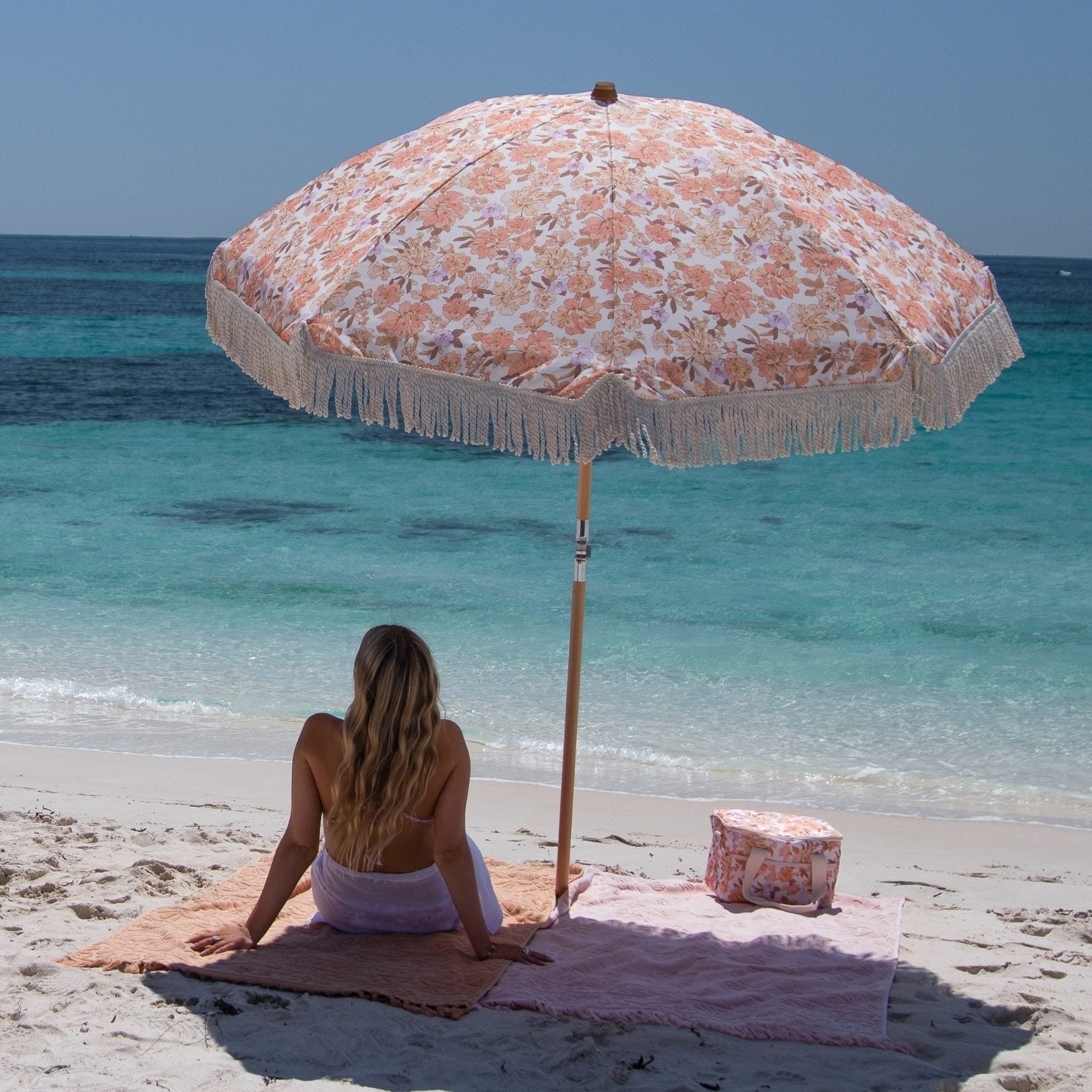 Jardin Tassel Weekend Beach Umbrella